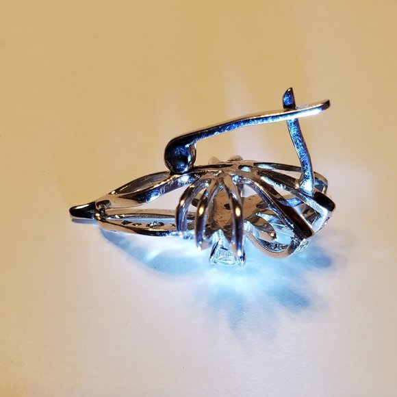 14K  WHITE  GOLD  DIAMOND  EARRINGS. - Picture 5 of 8